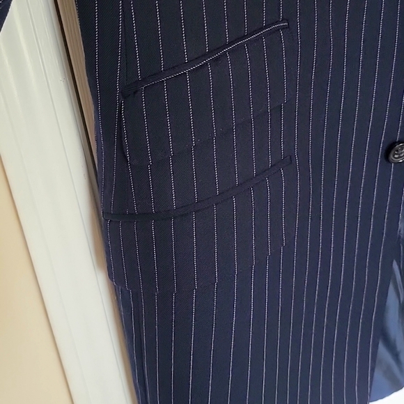 Men's Banana Republic suit Jacket. - Picture 3 of 7